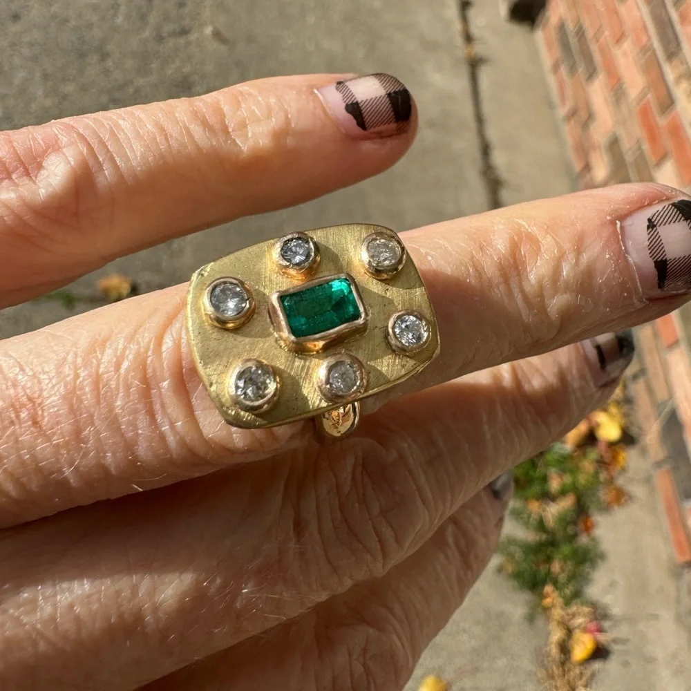 E.DeHaven 18k Emerald & Diamonds ring - Picture 13 of 16